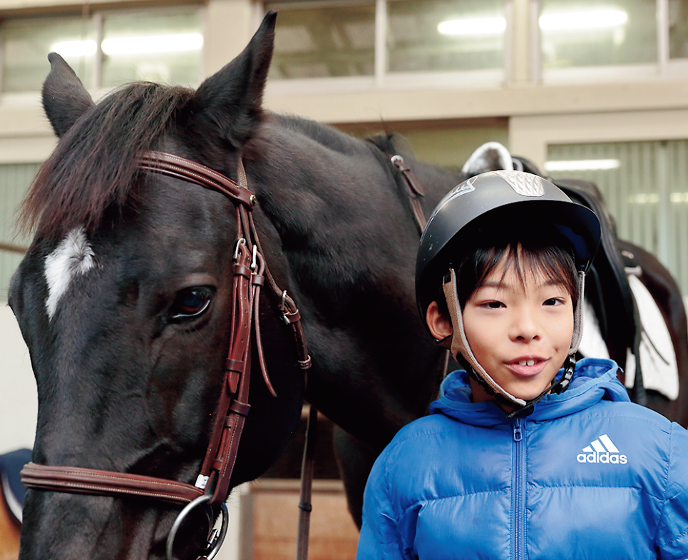 『ジョッキーベイビーズ決勝大会（2025 年）』で2着に入った岡崎絢心さん。憧れの騎手はC.ルメール騎手だ
